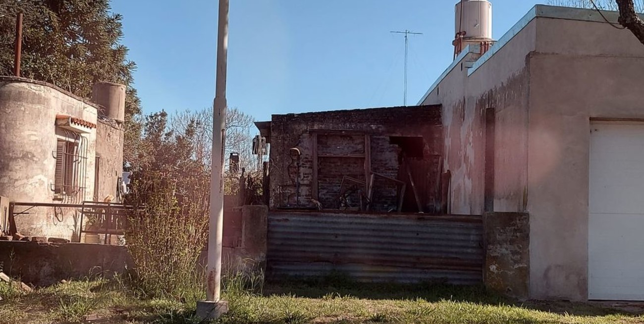 Elortondo: hacían un asado, voló una chispa y se incendió el galpón de la vecina