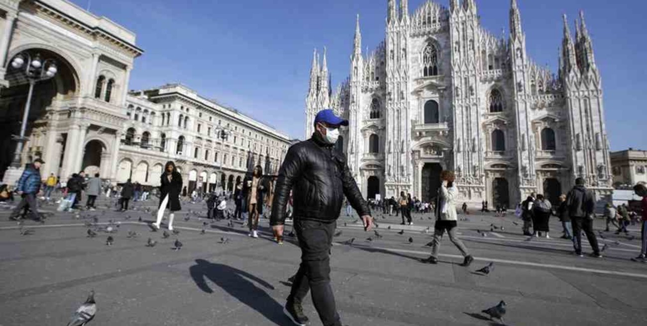 Italia empezó a vacunar con tercera dosis a los mayores de 40 años