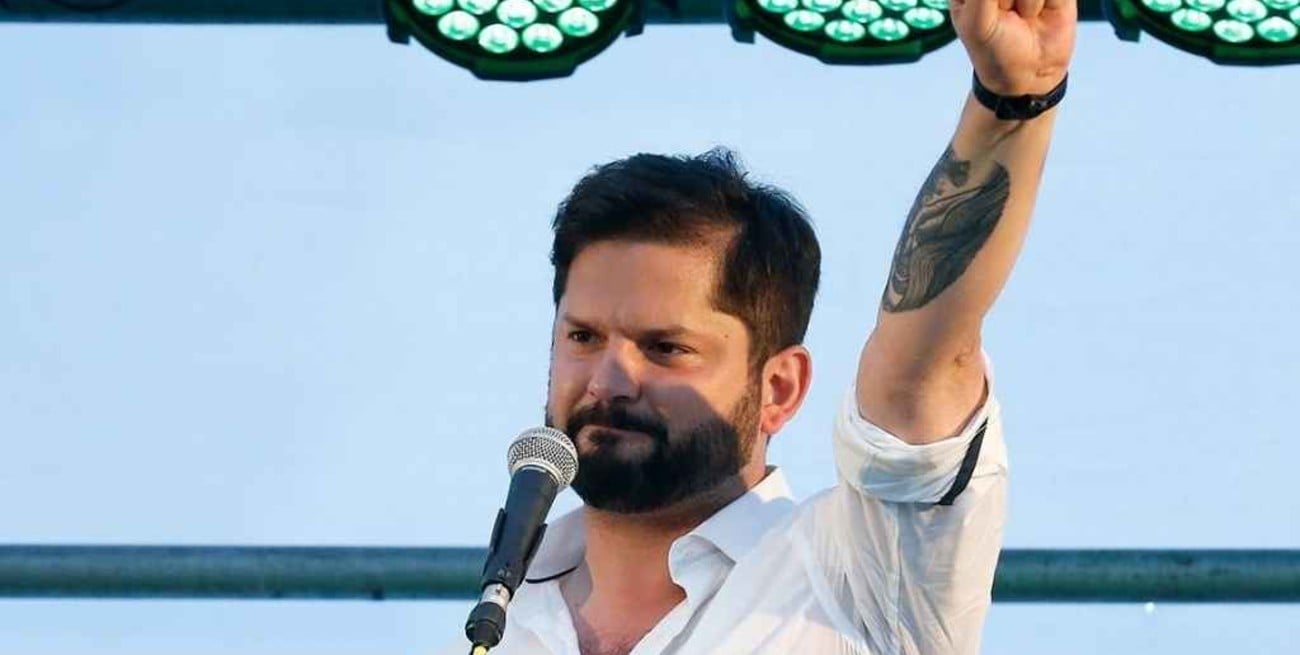 Más de 500 escritores y poetas chilenos apoyan a Gabriel Boric para el balotaje del 19 de diciembre