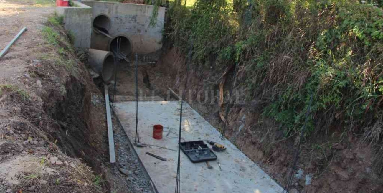 Avanza la ampliación del canal sobre calle Gobernador Gálvez en Franck