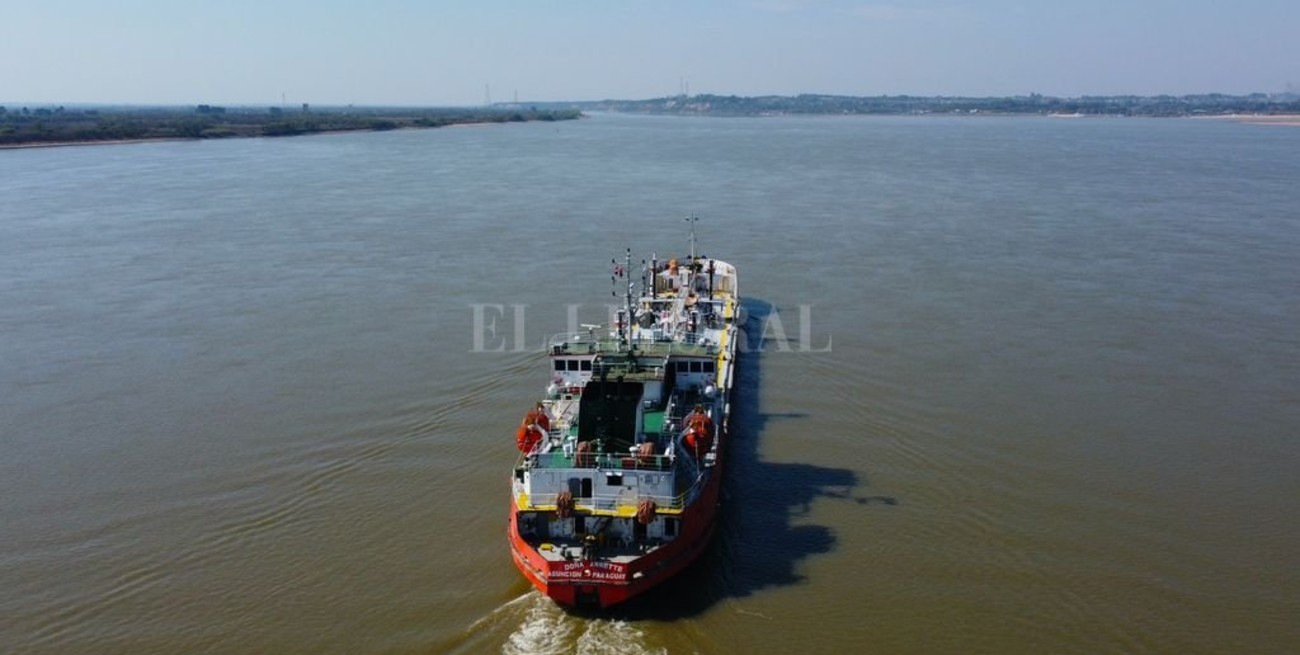Yacyretá "abre la canilla" para que suba el Paraná y pasen las barcazas agrícolas