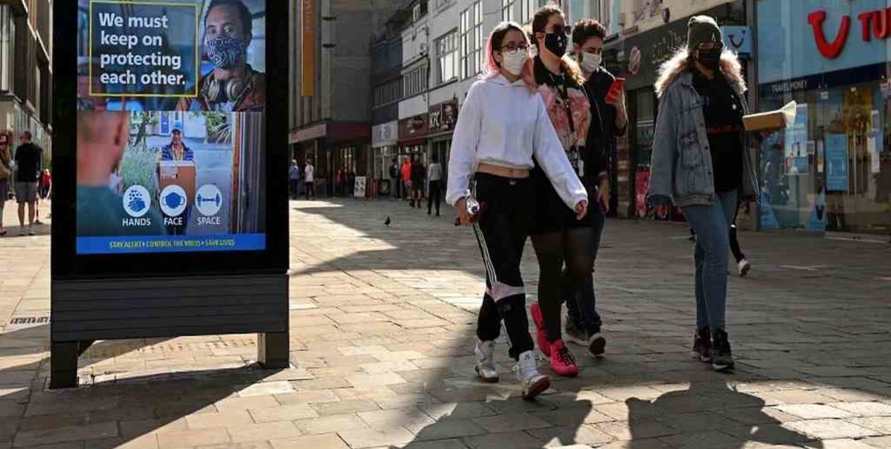 Covid-19: aumento exponencial de casos en Inglaterra por contagios entre jóvenes no vacunados