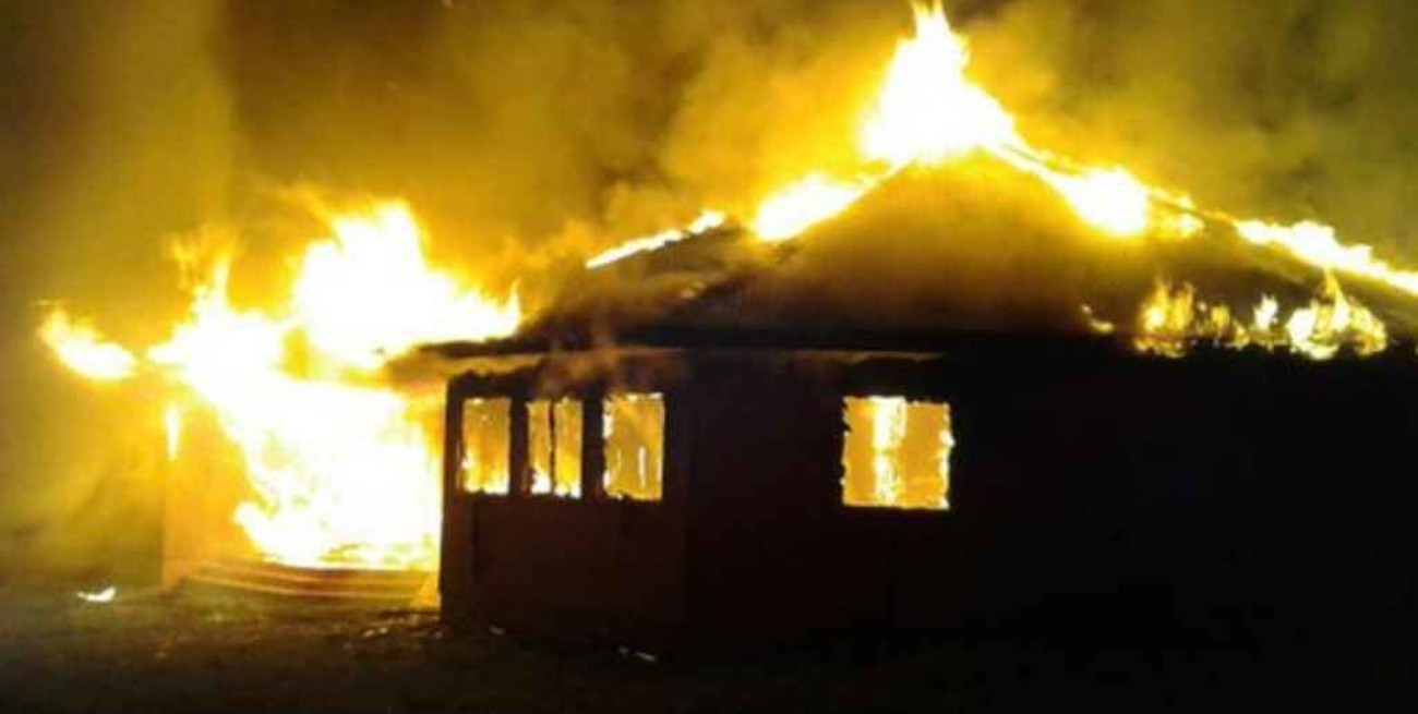 Saqueos e incendios en Chile durante la marcha por el segundo aniversario de las protestas masivas 