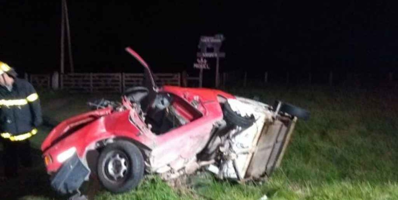 Un hombre murió y otro resultó herido al volcar una camioneta en Entre Ríos