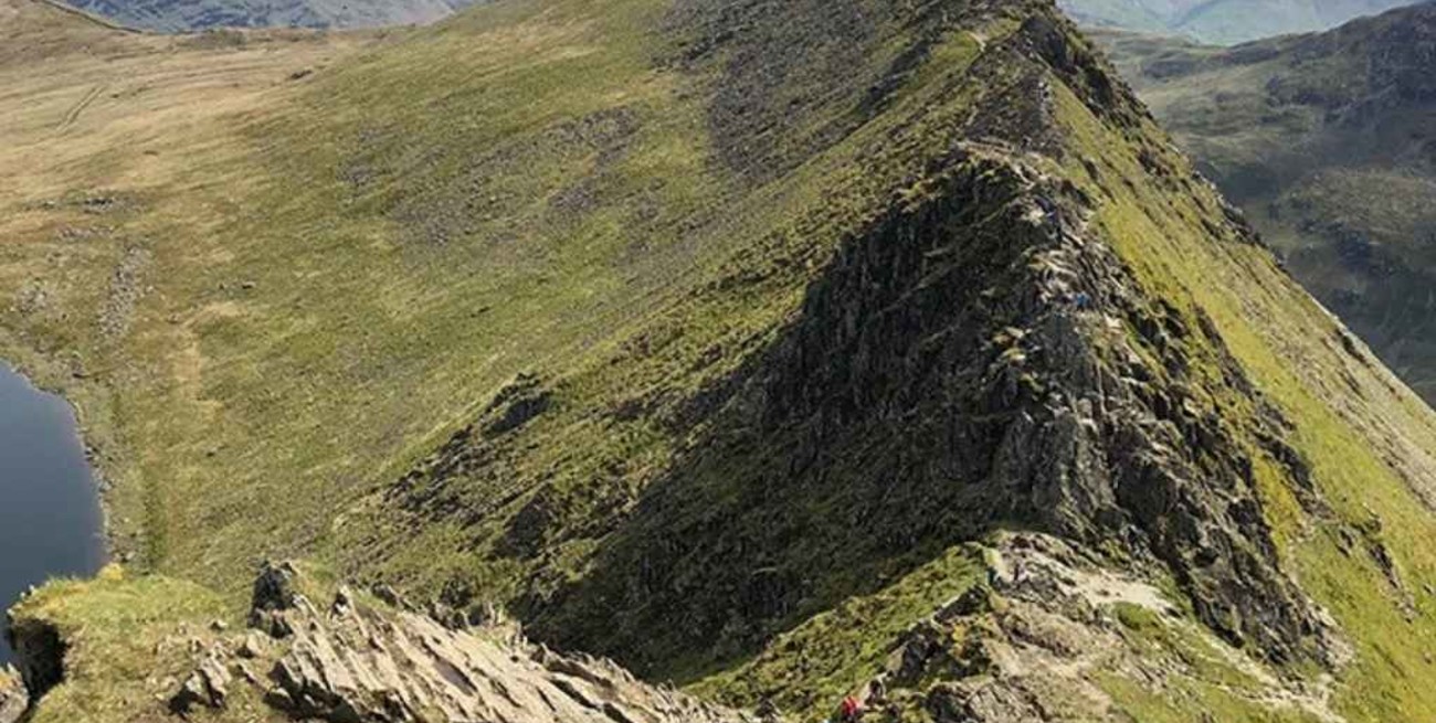 Una pareja quiso repetir la escena de su compromiso y el hombre murió tras caer de 92 metros