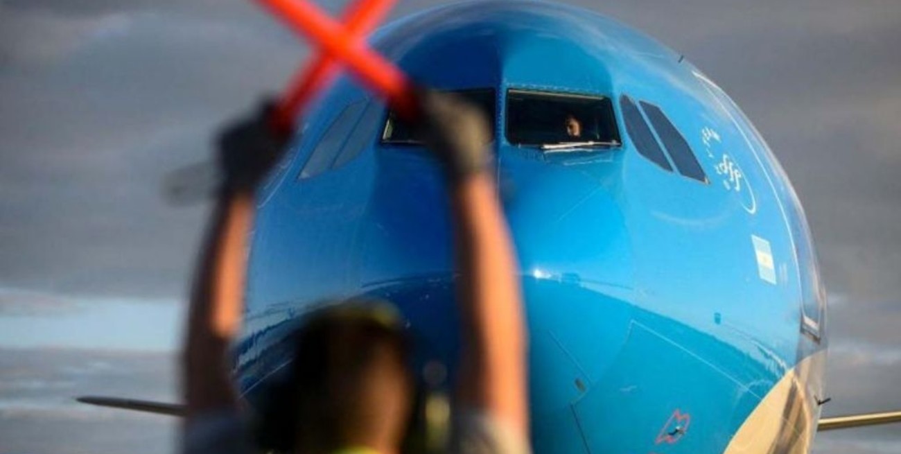 Medidas de fuerza: controladores aéreos amenazan con cancelaciones de vuelos en todo el país