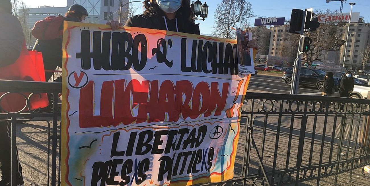 Familiares de detenidos en el estallido social en Chile exigen que el Senado discuta ley de indultos