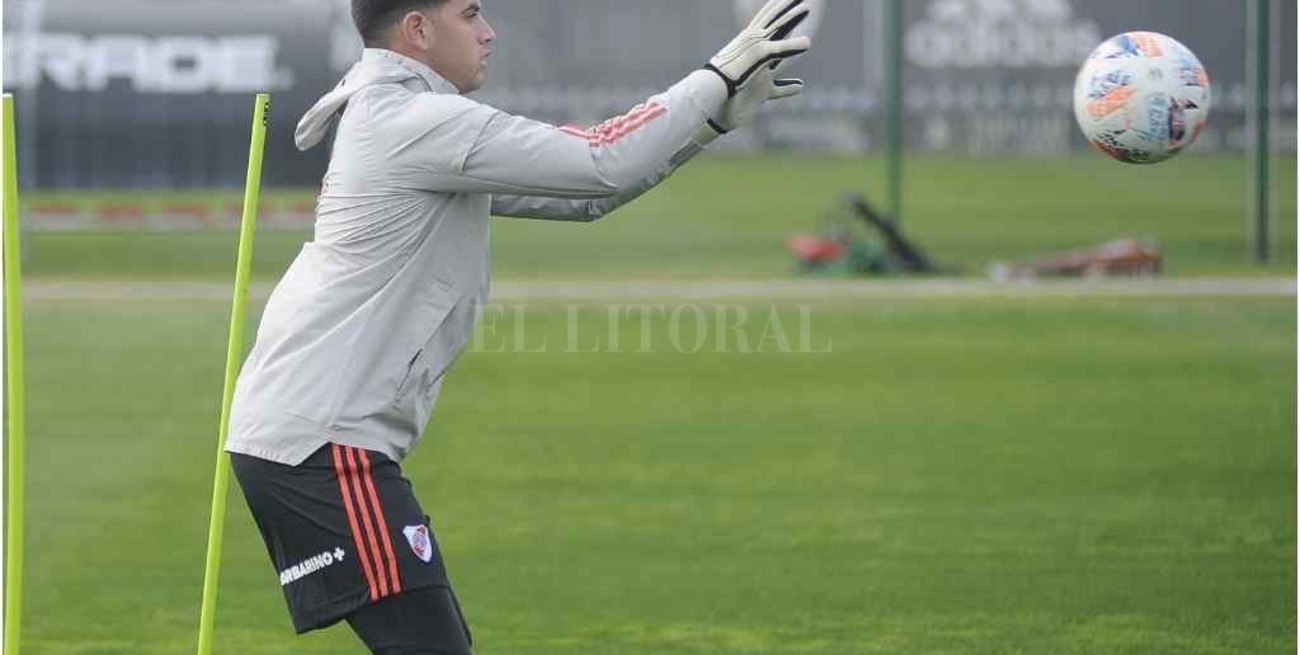 Leo Díaz, el joven arquero de River, firmará un contrato con una cláusula millonaria