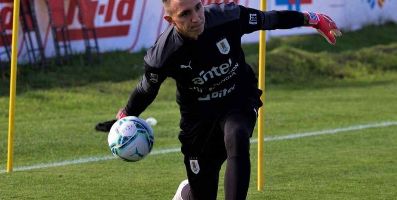 Fernando Muslera está en duda para el partido contra Argentina