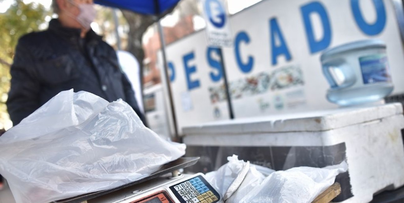 Venta de pescado de mar a precios populares en Santa Fe