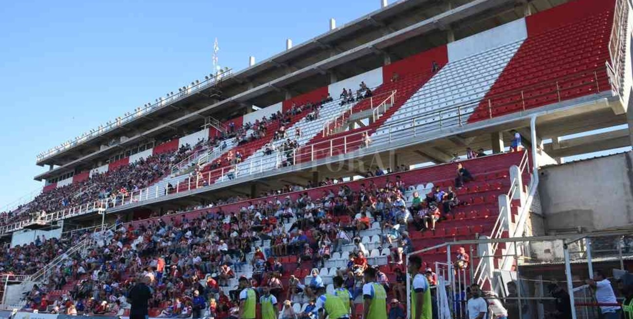 ¿Unión estrena la luz en el clásico con Colón?