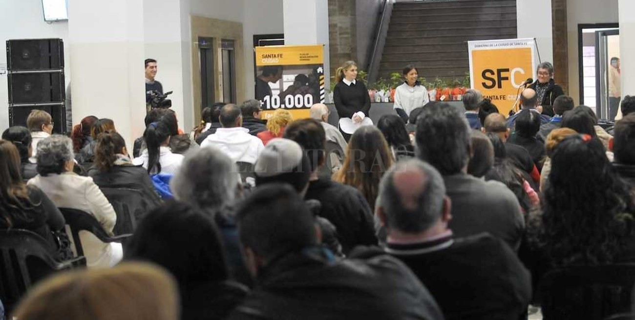 Regularización dominial: entregaron escrituras a 52 familias