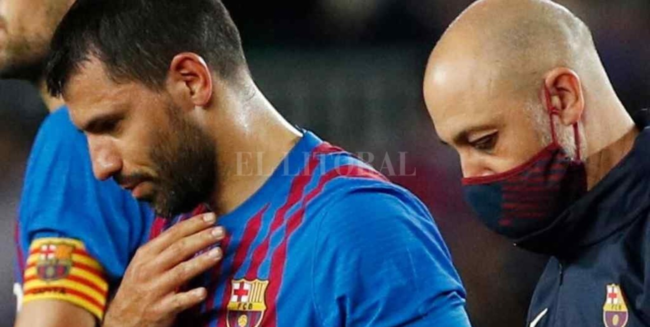 El cuerpo médico de AFA viajó a Barcelona para asistir a Agüero