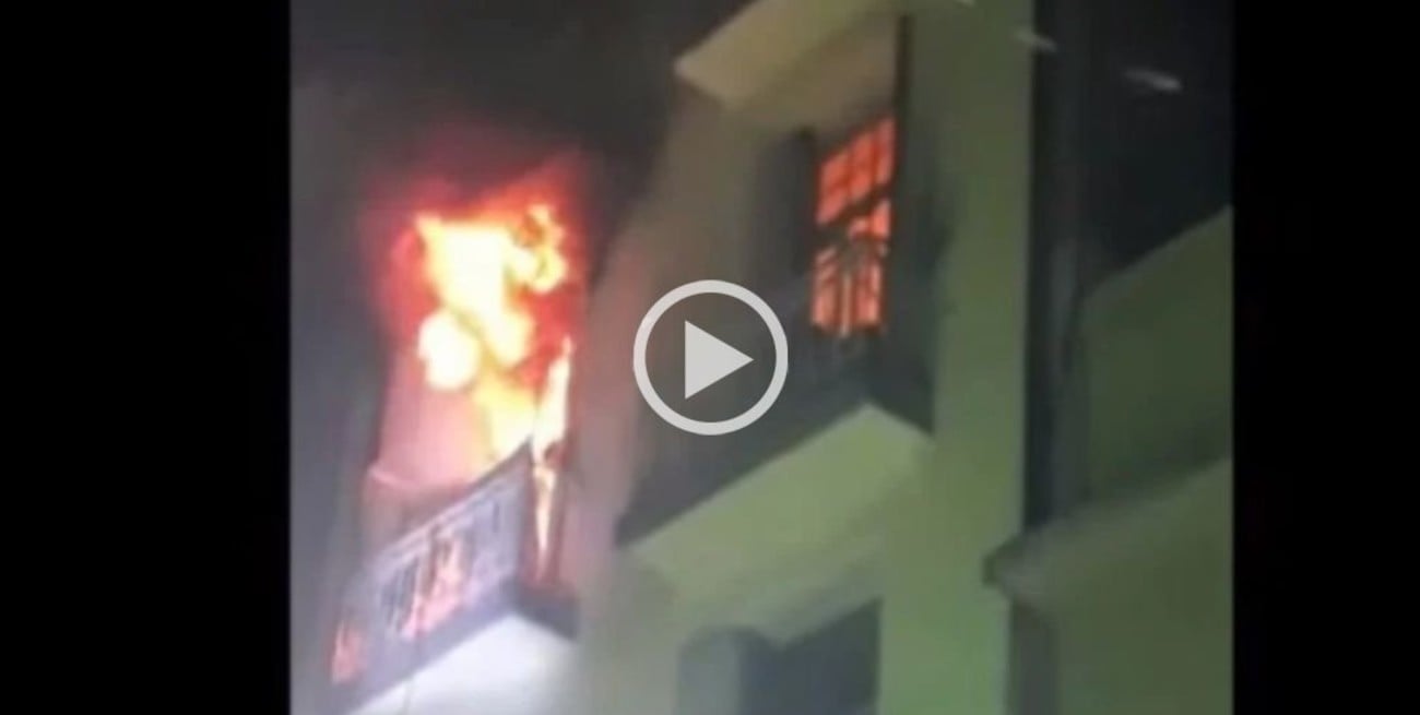 Video: incendio en un hotel del Microcentro de Buenos Aires se cobró la vida de una mujer