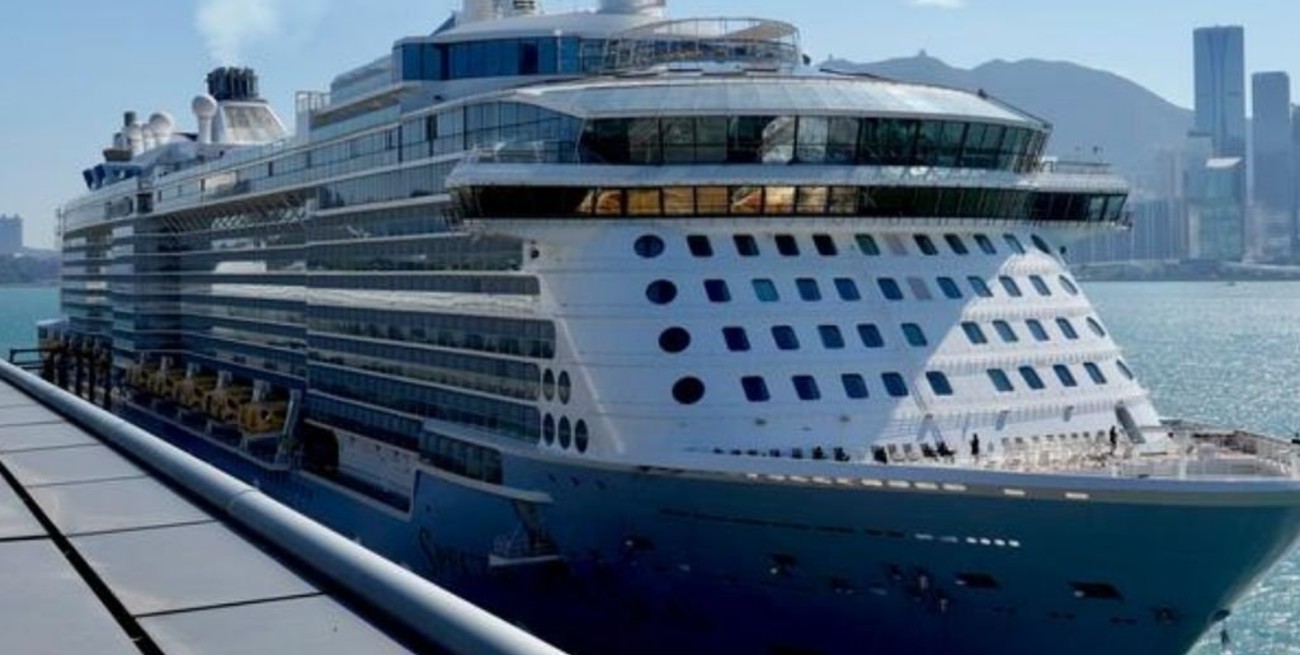 Un crucero con 2.500 personas debió regresar a puerto para testear a nueve contactos estrechos de Covid