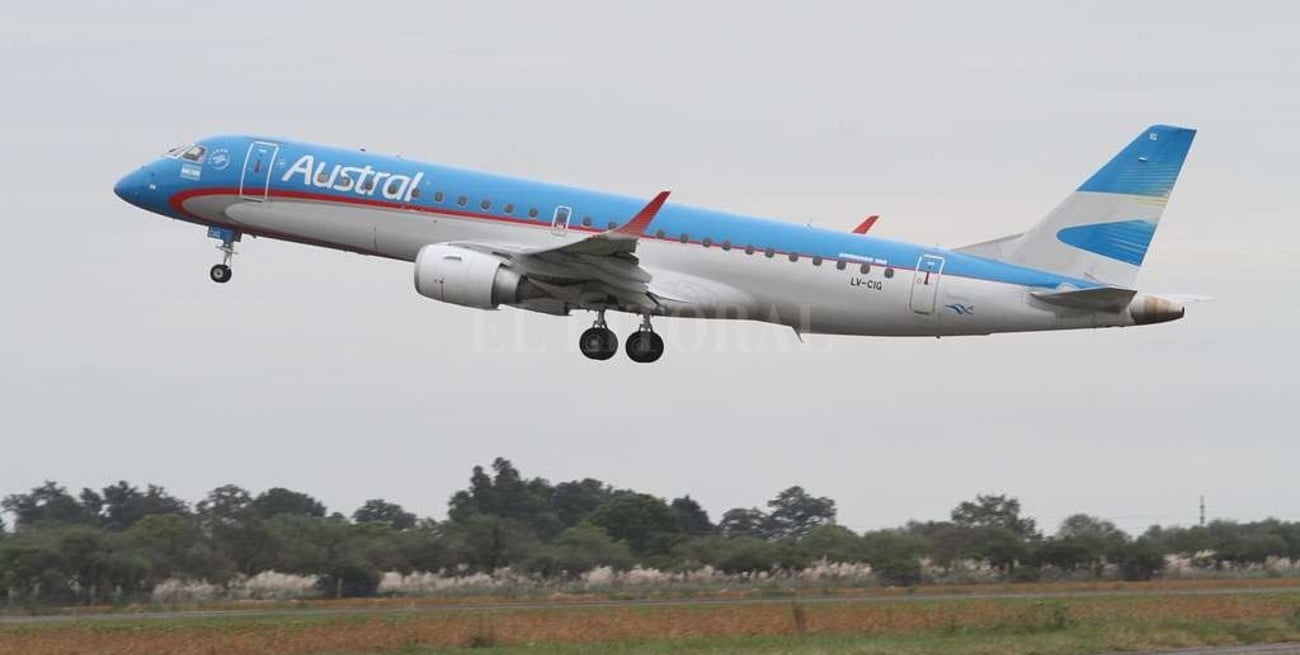 Un avión de Austral tuvo que "estirar" el vuelo porque la torre de control estaba cerrada