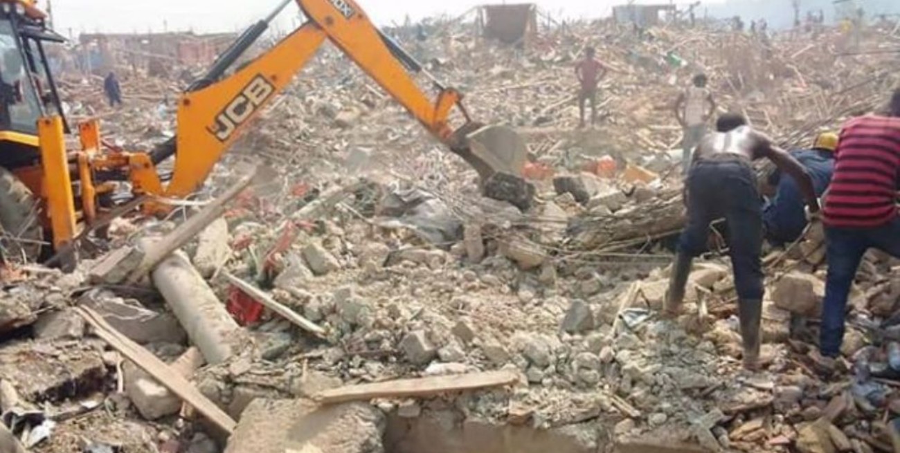 Tragedia en Ghana: al menos 17 personas murieron tras el choque de un camión con explosivos