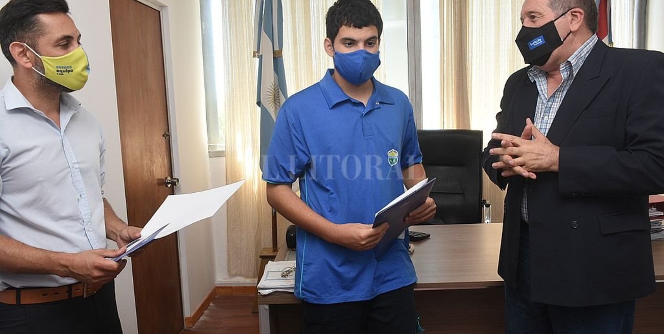 "Es un orgullo": Distinguieron al estudiante santafesino campeón en robótica