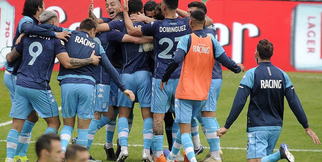 Racing venció a Vélez por penales y pasó a las semifinales