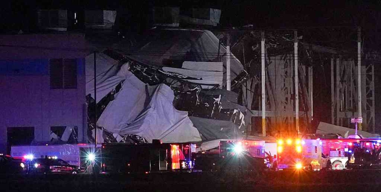 El colapso de un almacén de Amazon en Illinois dejó varios trabajadores atrapados