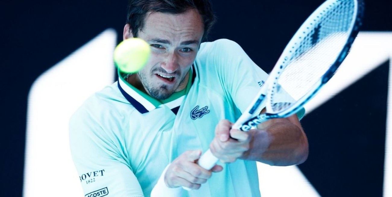 Medvedev avanza en Australia y mantiene el sueño de ser el número uno del ranking