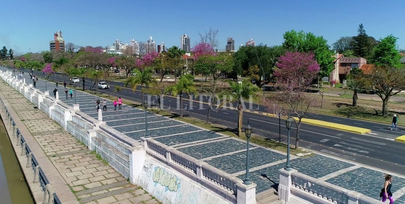 Lunes despejado y caluroso en la ciudad de Santa Fe