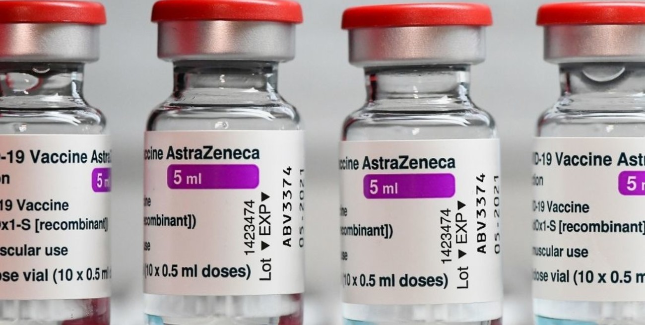 La vacuna AstraZeneca podría dejar de venderse al costo y tener un precio de mercado