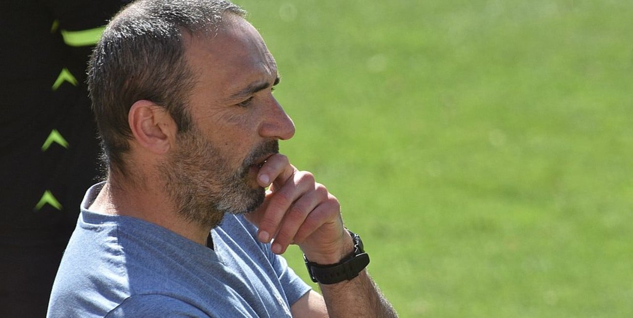 Un grupo de hinchas increpó a Azconzábal: "Hacenos la gauchada y andáte"