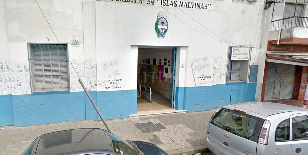 Apuñalan por la espalda a una adolescente dentro de un colegio secundario