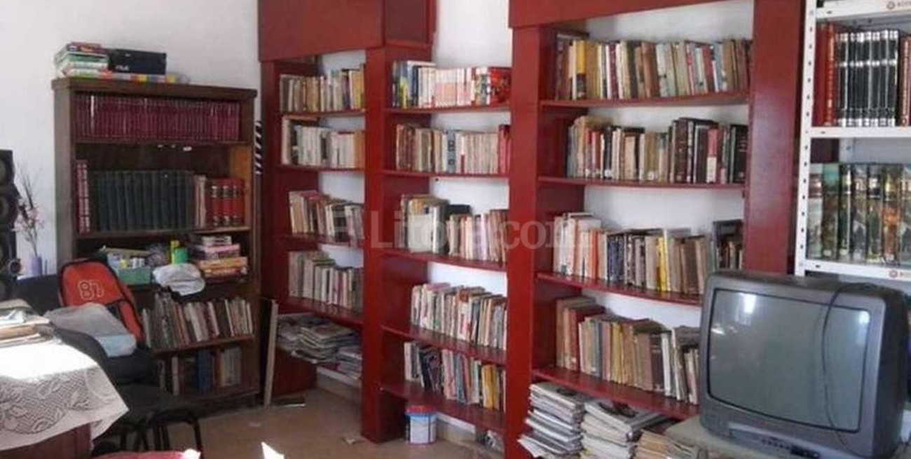 La inundación de 2003 sepultó una biblioteca; hoy los libros renacen