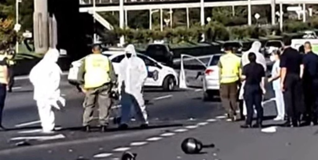 Iba en contramano por Acceso Oeste, chocó contra un auto y murió