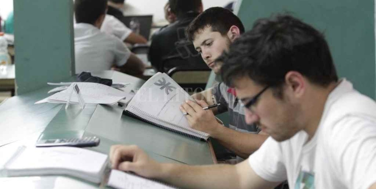¿De qué sirve estudiar?: Un informe compara los salarios de graduados universitarios y del secundario