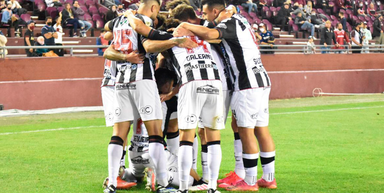 Central Córdoba, último en las posiciones, recibe a Huracán