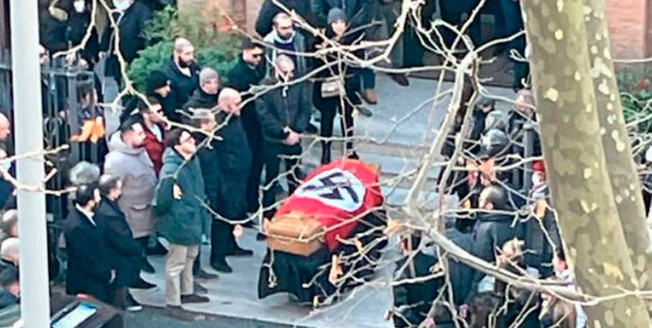 Polémica en Italia por un funeral nazi a una militante de ultraderecha