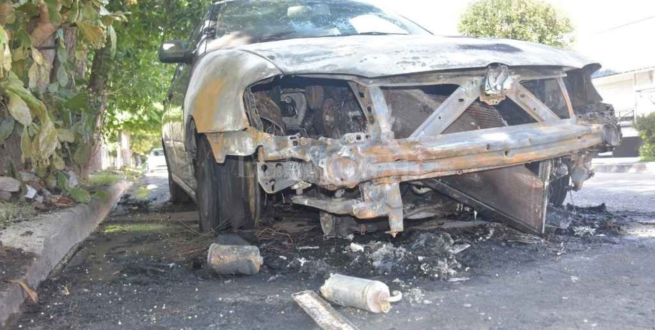 Quemacoches imputados: son indigentes, viven en una casa usurpada y en un centro nocturno