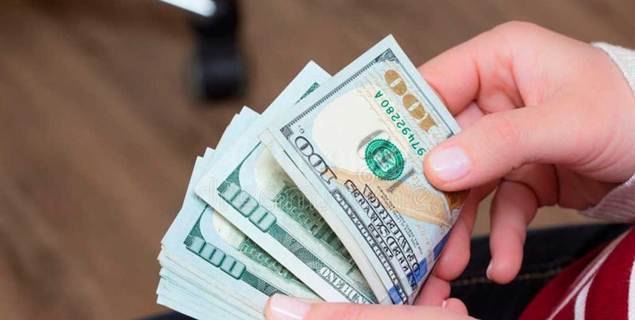 El dólar blue se mantuvo en su valor máximo y el riesgo país superó el pico de noviembre