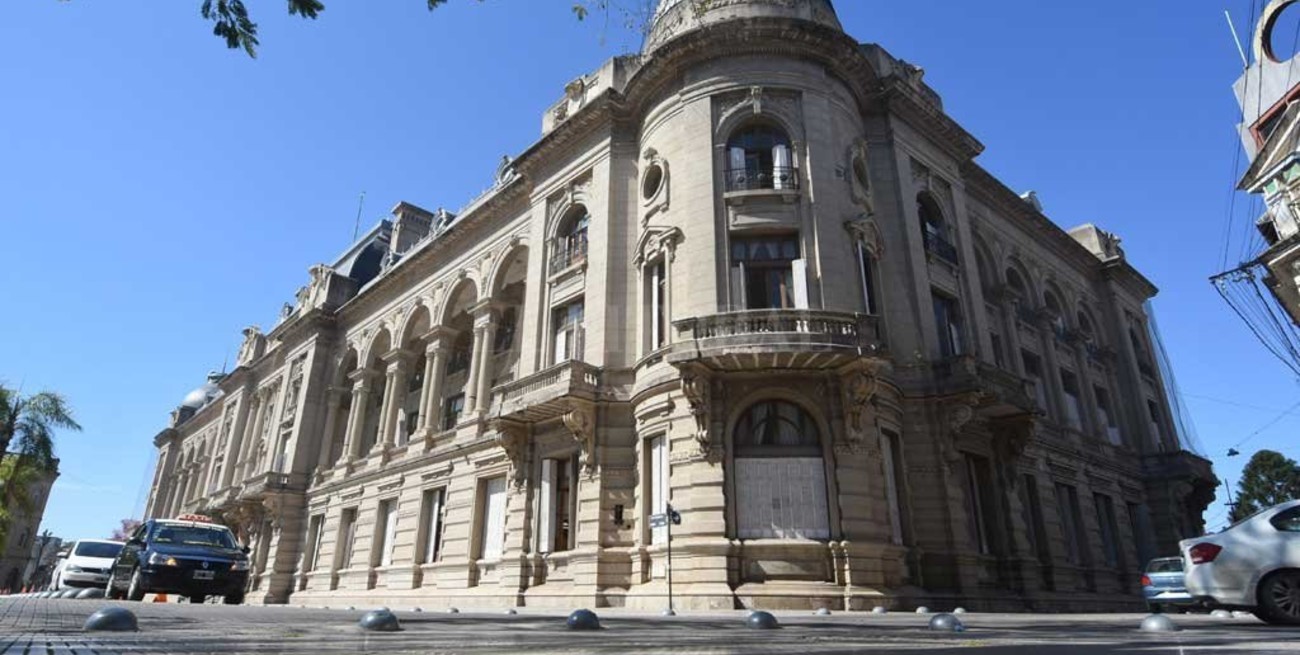 Gobierno santafesino cerró por decreto la paritaria docente y todos cobran aumento de sueldo