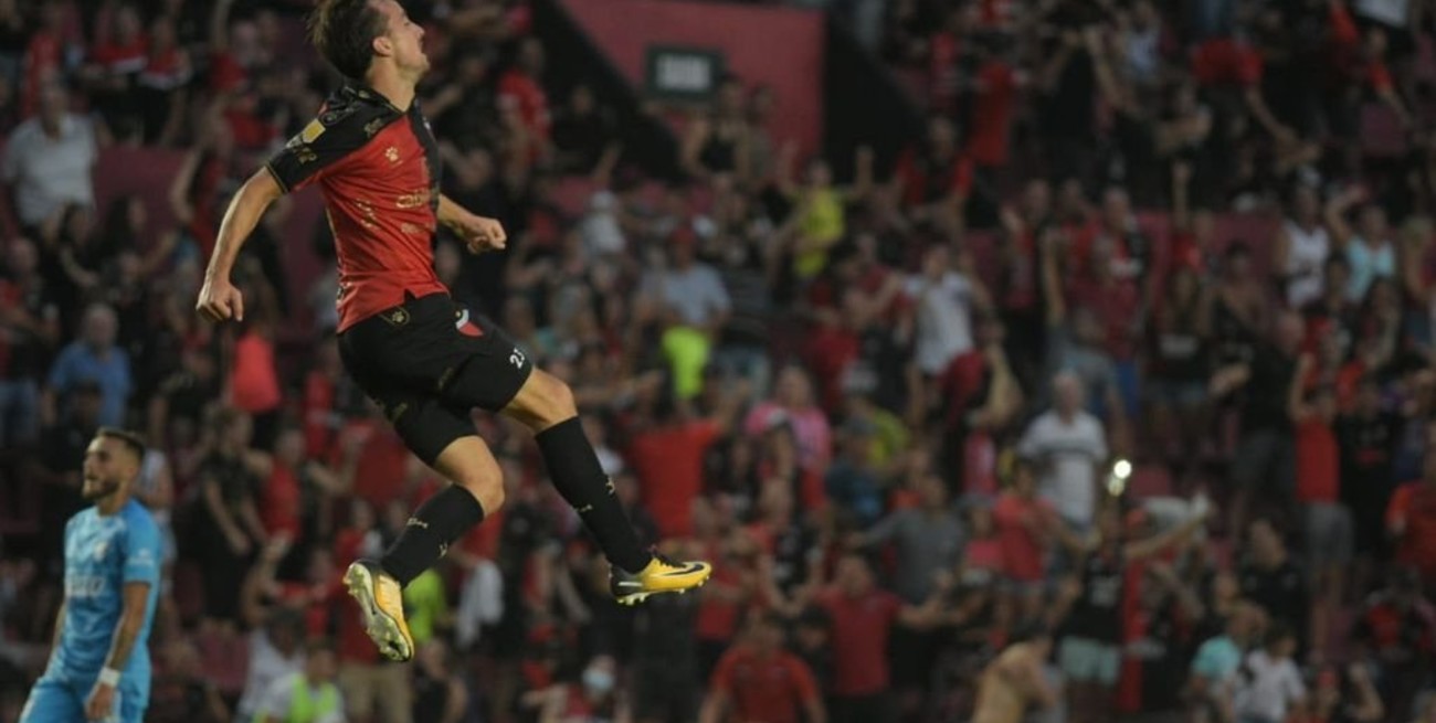 Colón goleó al "Decano" tucumano