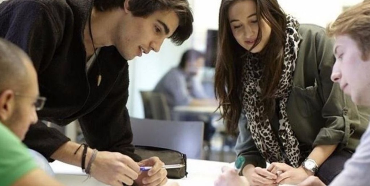 Los salarios más bajos de la región: cómo trabajan jóvenes en el país