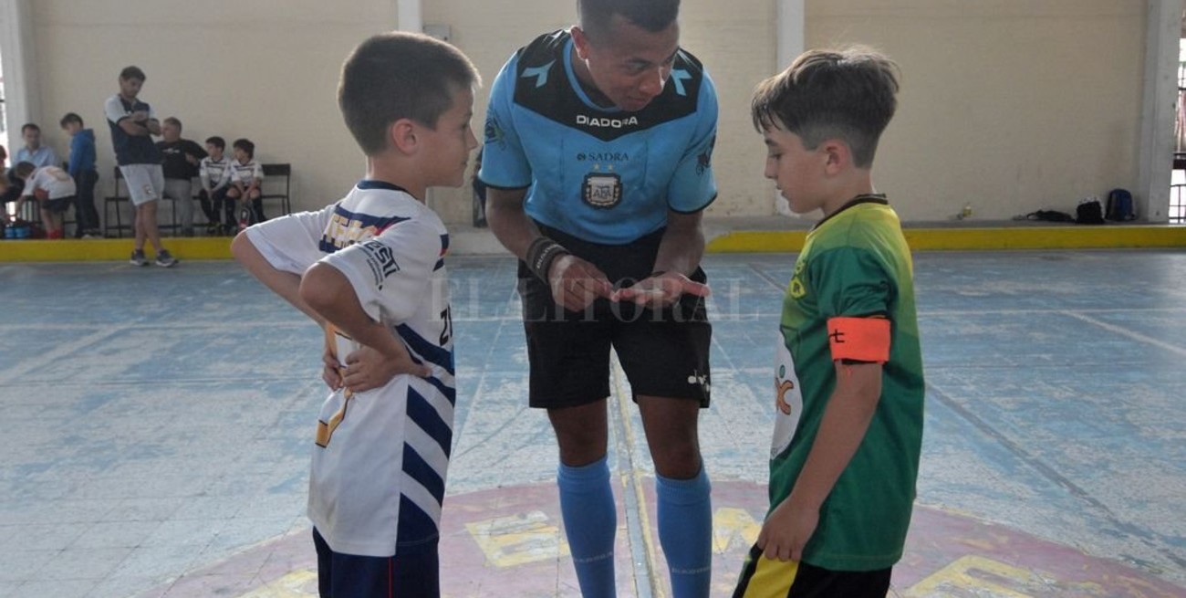 Autos mal estacionados; falta de iluminación y la defensa de la Patria