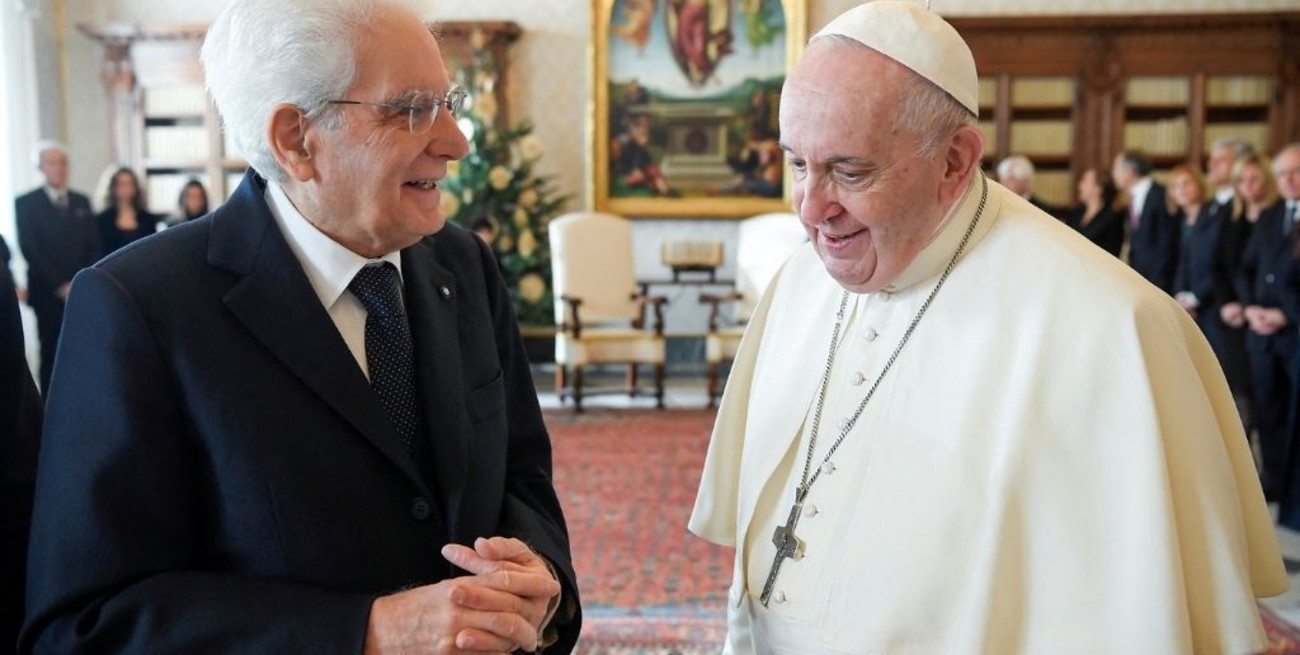El papa Francisco recibió al presidente italiano Mattarella