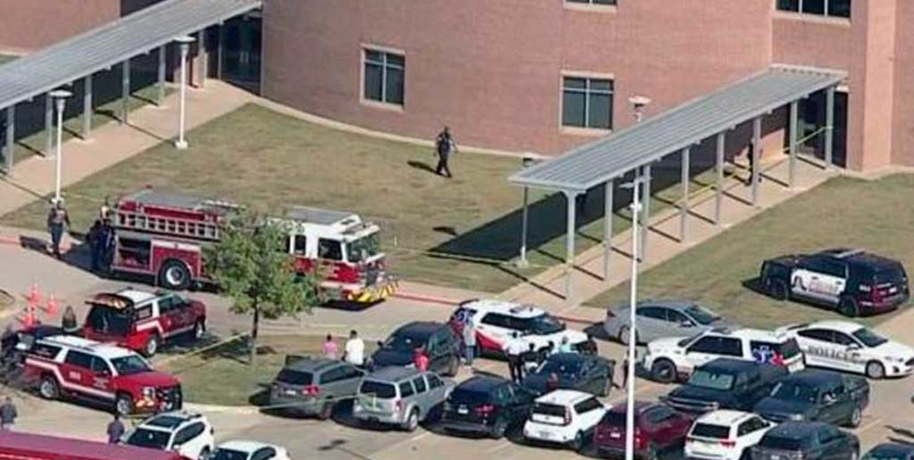 Video: al menos cuatro heridos en un tiroteo de una escuela de Texas