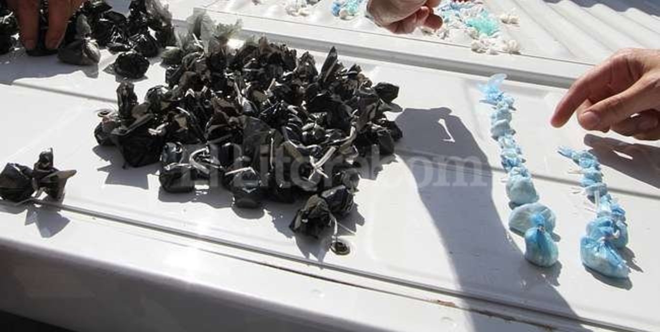 Fueron por un disturbio familiar y encontraron drogas