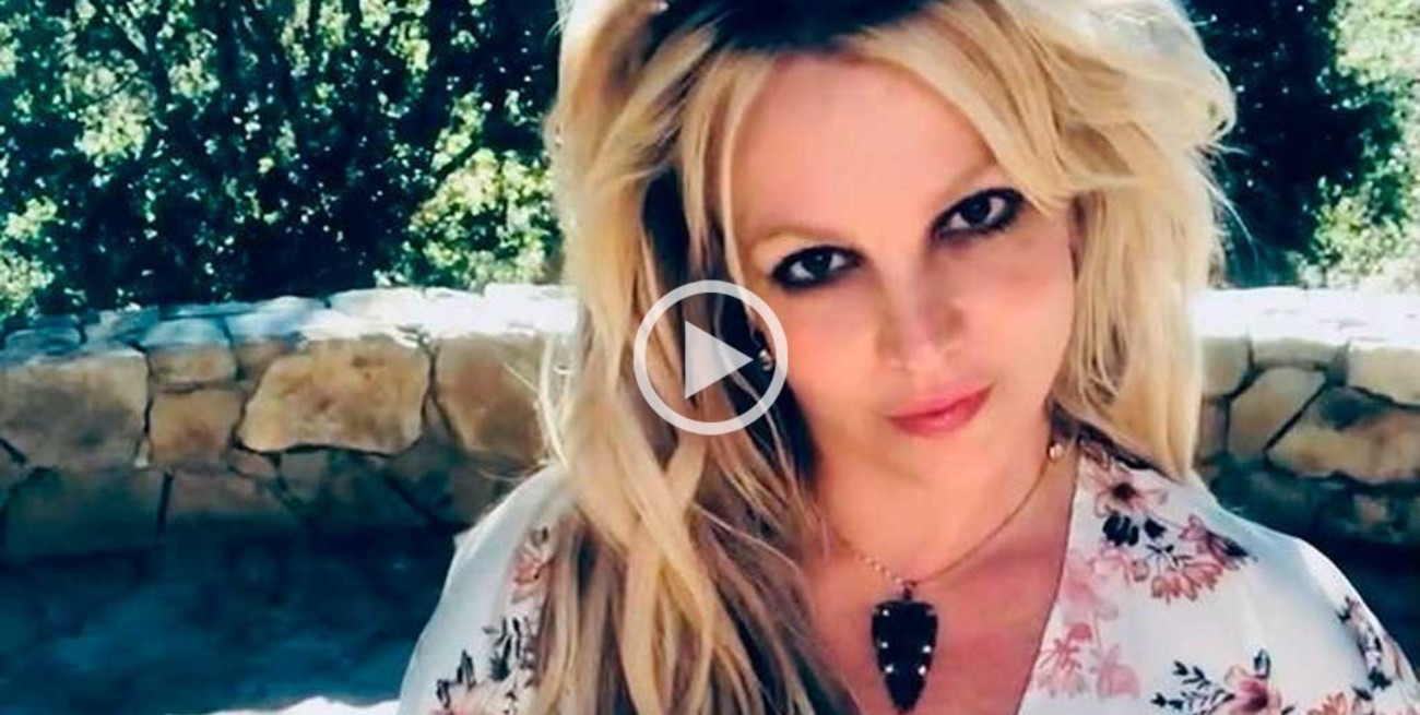 Video: Britney Spears se animó al desnudo en una playa paradisíaca