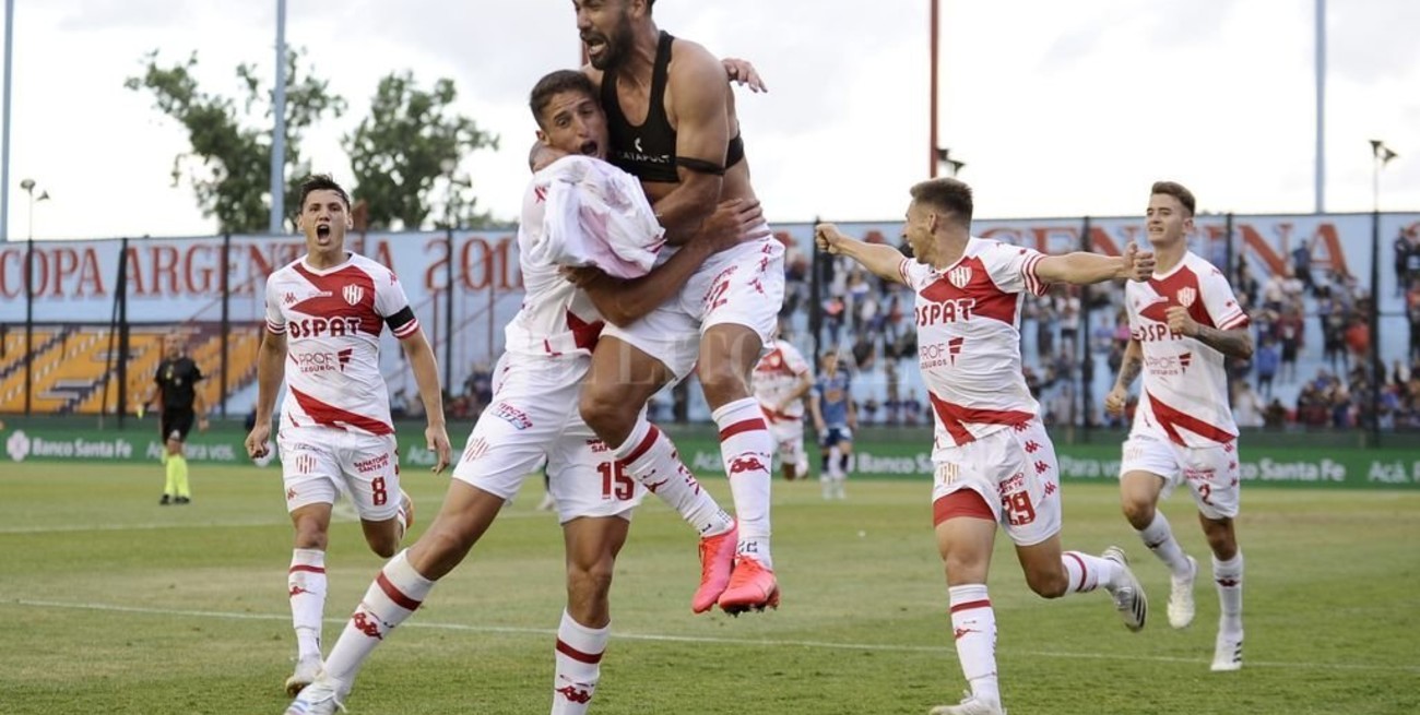 El triunfo llegó como se jugó: a los "ponchazos"