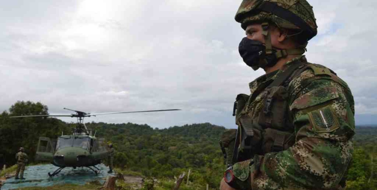 Colombia: un ataque a dos batallones del Ejército dejó al menos 21 heridos