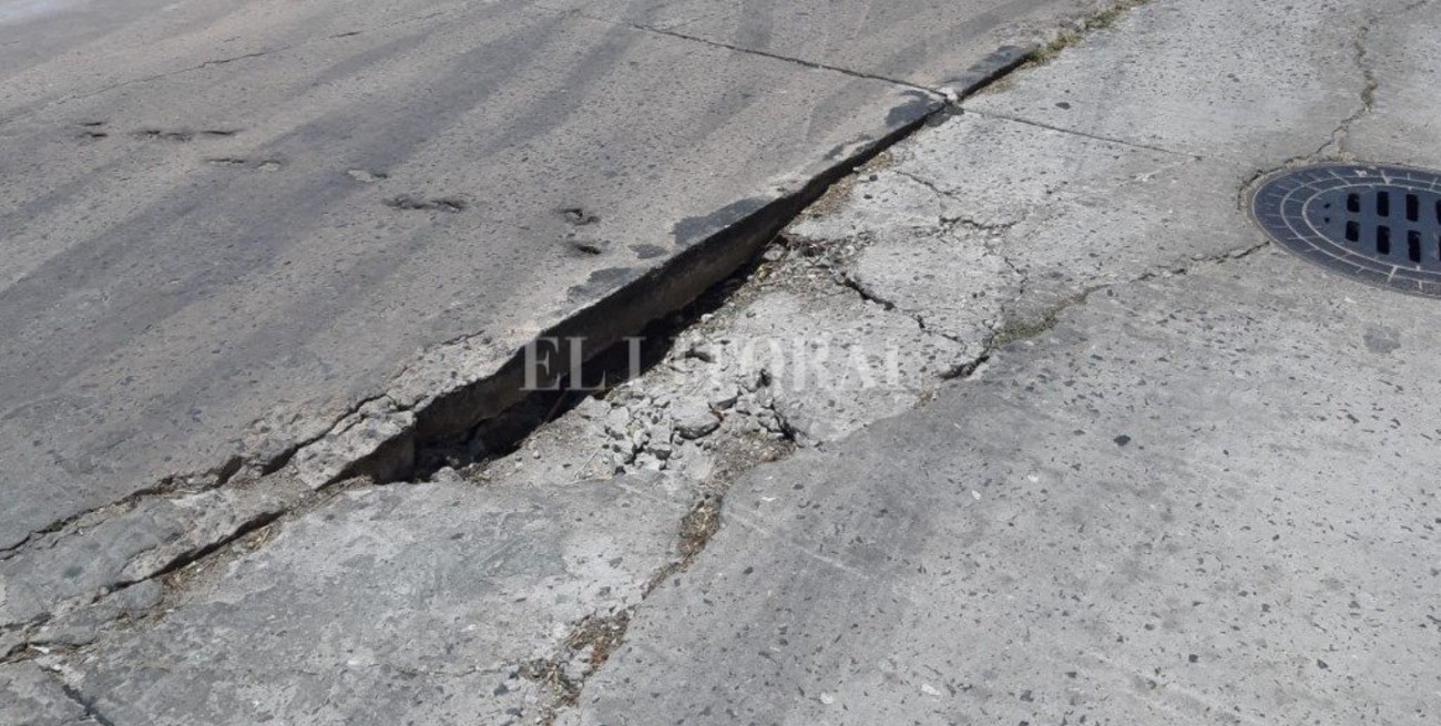 Hundimiento en Entre Ríos al 3700: "Que se hagan cargo porque va a pasar algo", reclaman los vecinos