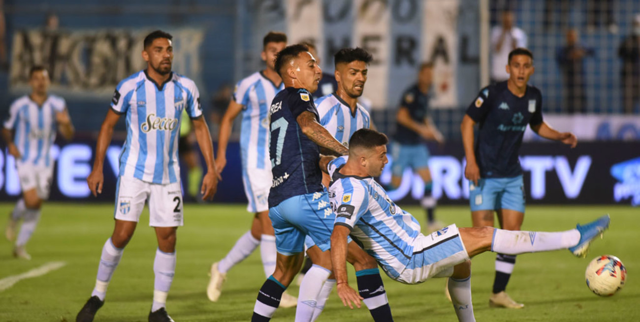 Racing volvió al triunfo en la Liga Profesional 