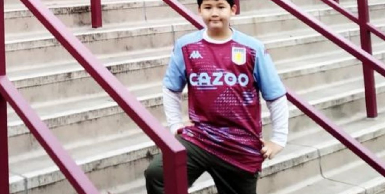 Viajó más de 10 mil kilómetros para ver al Aston Villa, suspendieron el partido y recibió un mensaje de "Dibu" Martínez