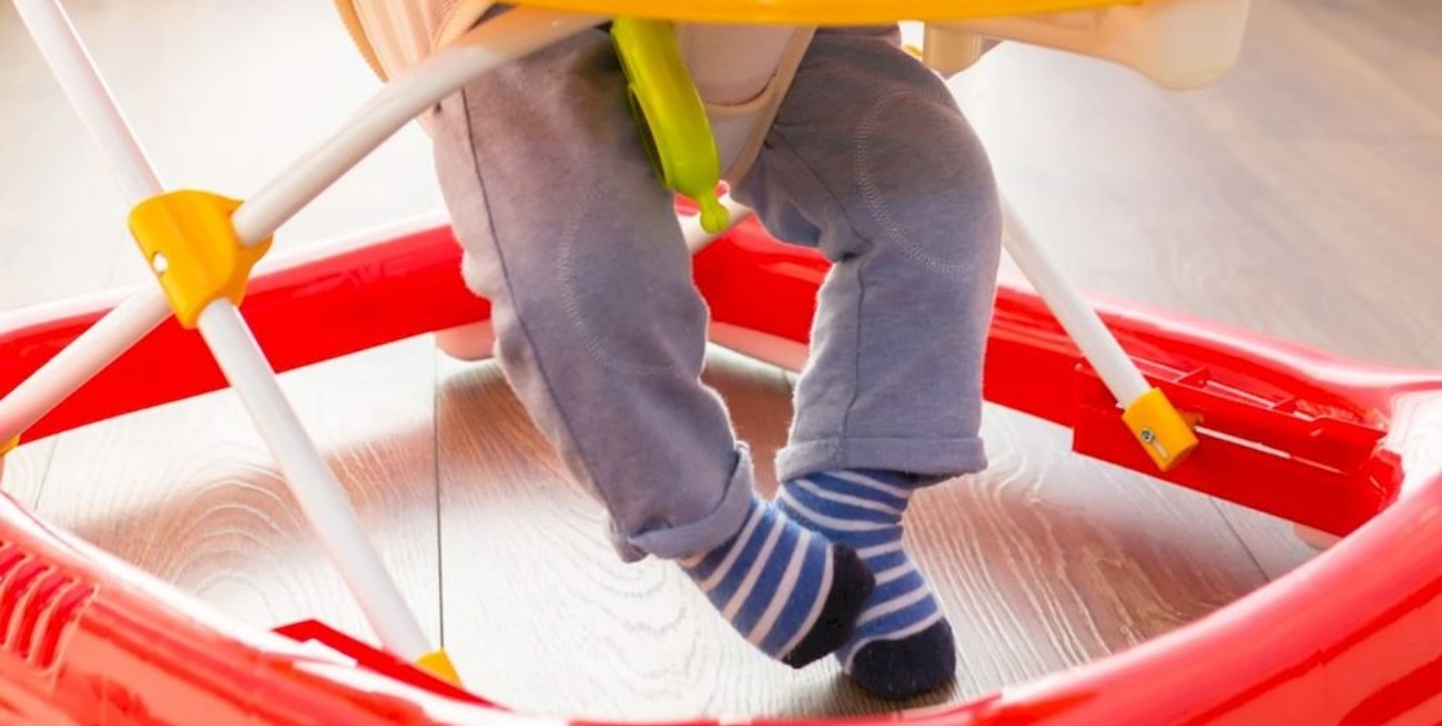 San Juan: murió un bebé de ocho meses que había caído a una cámara séptica mientras usaba un andador